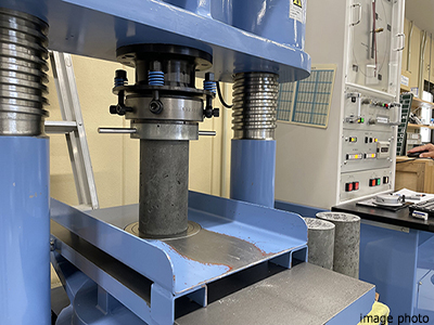 コンクリート圧縮強度試験イメージ｜ザ・パークハウス豊中